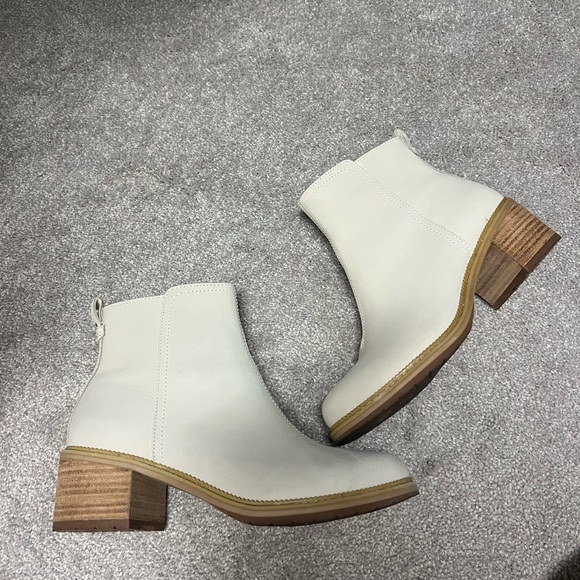 Toms Marina Beige Leather Heeled Boot - Picture 5 of 8